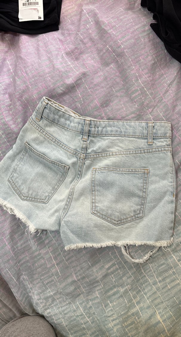 Kadın Mavi Yırtık Denim Mini Şort - Görsel 2