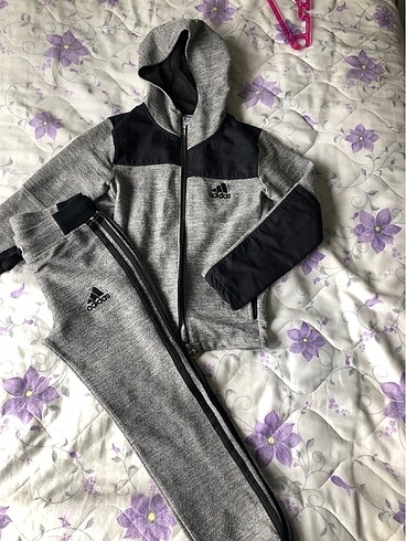 6 Yaş Beden lacivert Renk Adidas eşofman takımı