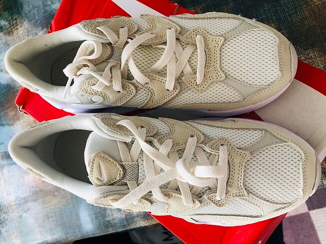 37,5 Beden beyaz Renk Nike Orjinal ürün