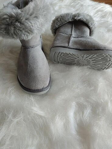 Ugg UGG Bot