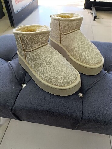 Ugg UGG Bot