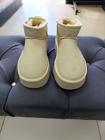 Ugg UGG Bot
