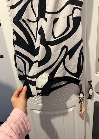 Kadın Baskılı Kısa Tulum, Düğmeli, Yüksek Yaka - Görsel 2