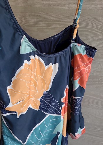 LC Waikiki Çiçek Desenli Drapeli Kadın Mayo