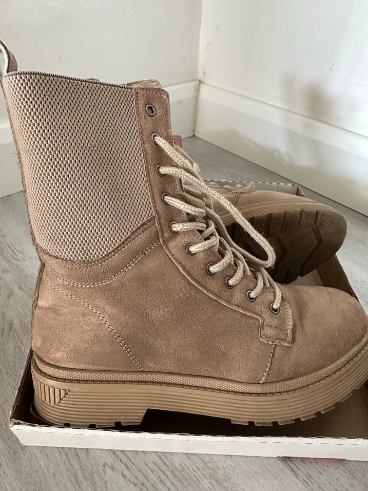 Bej Süet Kadın  Fermuarsız Bağcıklı Bot - Görsel 3