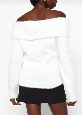 Beyaz Kadın Kayık Yaka Kürk Detaylı Kazak - Görsel 3