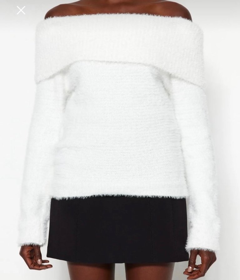 Beyaz Kadın Kayık Yaka Kürk Detaylı Kazak - Görsel 2