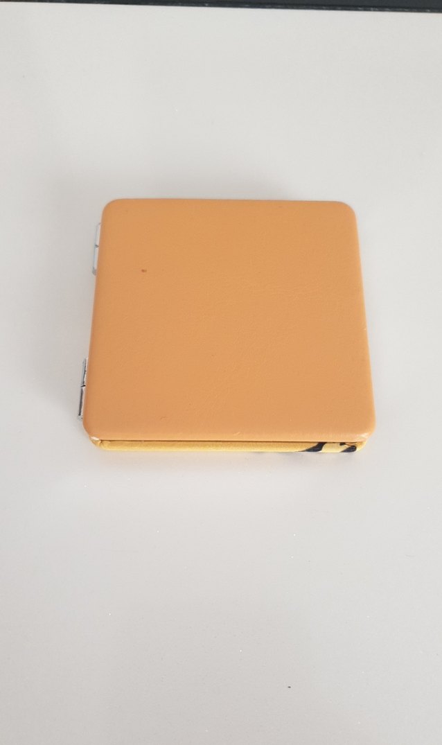 SüngerBob Temalı Sarı Çift Taraflı Makyaj Aynası - Görsel 4