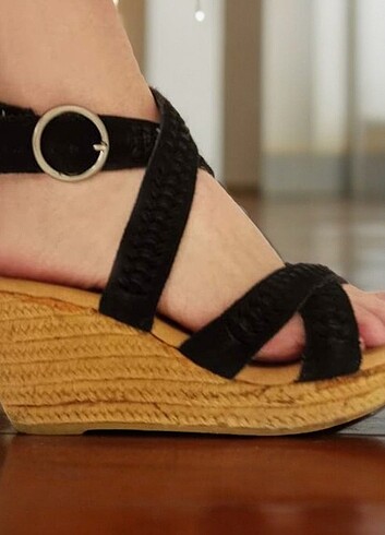 37 Beden siyah Renk Orjinal Minnetonka Dolgu Topuk Sandalet