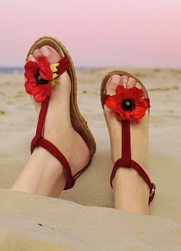 Harika, Yazlık Hotiç Hakiki Süet Kırmızı Sandalet