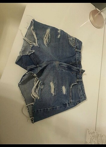 38 Beden Bershka marka kot şort