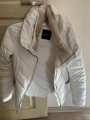 Zara Mont