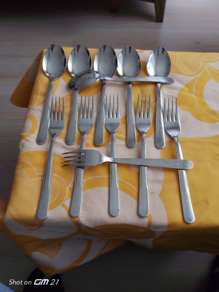 Gri Kaşık ve Çatal Seti Sarı Kumaş Üzerinde ürün 18_10 çelikten - Görsel 4
