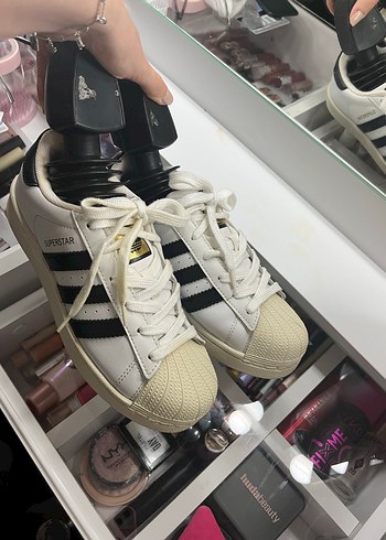 Beyaz Kadın Spor Ayakkabı Siyah Şeritli - Görsel 2