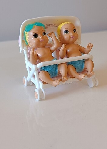 Barbie ikiz bebekler ve arabaları