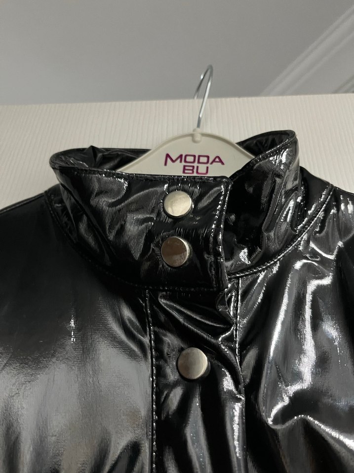 Kadın Siyah Parlak Deri Ceket, yağmurluk - Görsel 3