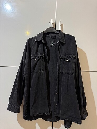 Oversize bir gömlek