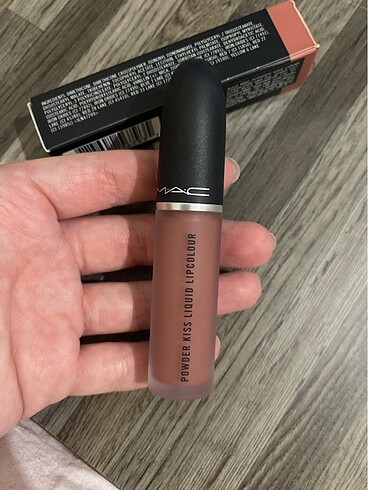 Mac- powder kiss likit ruj-date maker - Görsel 4