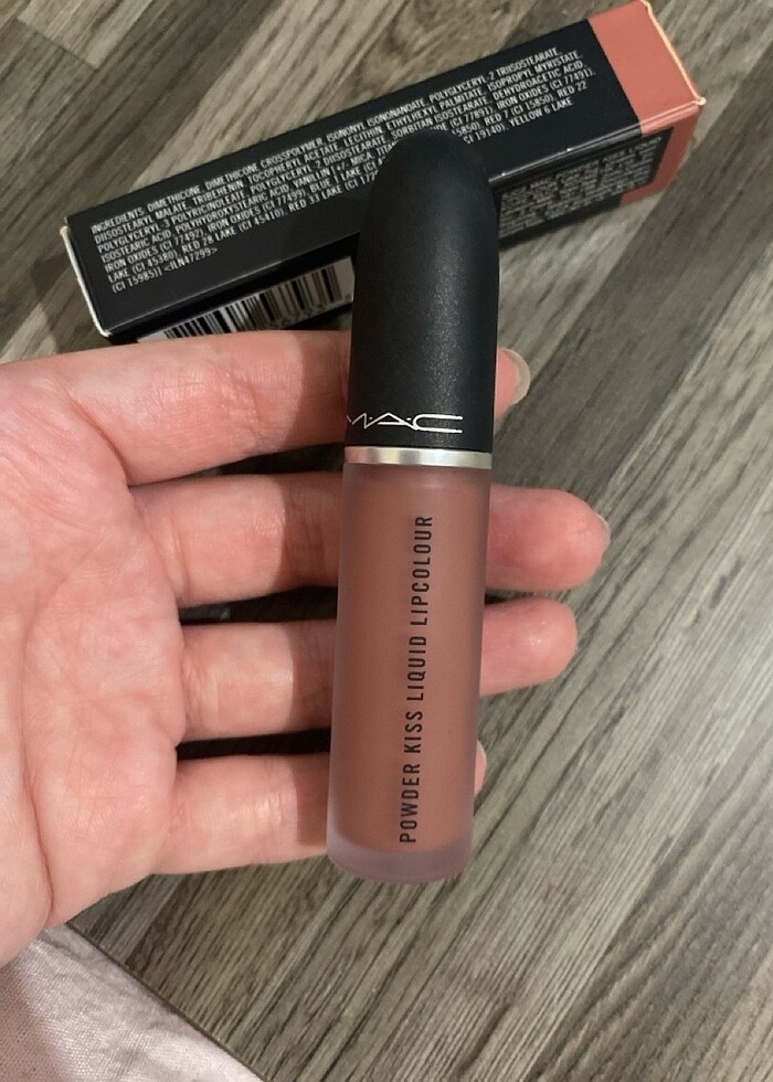 Mac- powder kiss likit ruj-date maker - Görsel 4