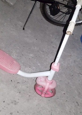 Pastel Pembe Çocuk Scooterı - Görsel 3