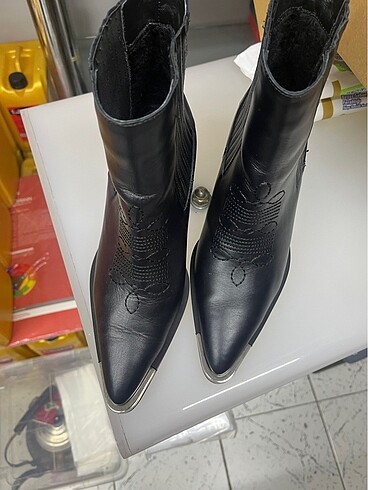 39 Beden Western kısa bot