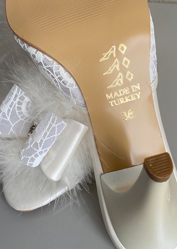Beyaz Tüylü Dolgu Topuklu Kadın Terlik - Görsel 4
