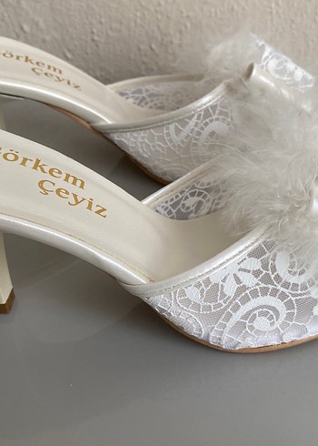 Beyaz Tüylü Dolgu Topuklu Kadın Terlik - Görsel 2