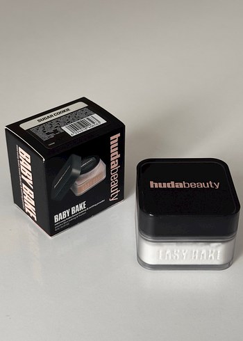 Huda beauty mini sugar cookie pudra