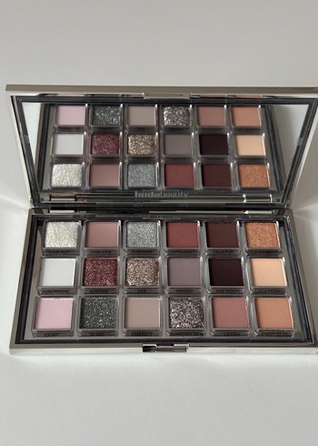 Beden Renk Huda beauty icy nude far paleti