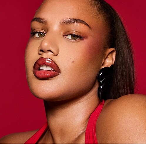 Beden Fenty beauty chocolate cherriez set