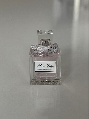 Beden Miss dior ve gucci flora mini parfümler