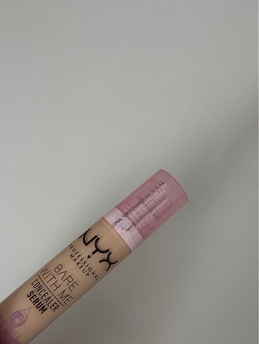 Beden Nyx bare with me serum concealer 01 fair