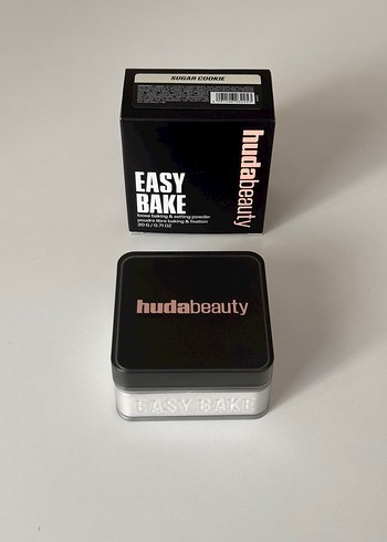 Huda Beauty Easy Bake Pudra - Sugar Cookie