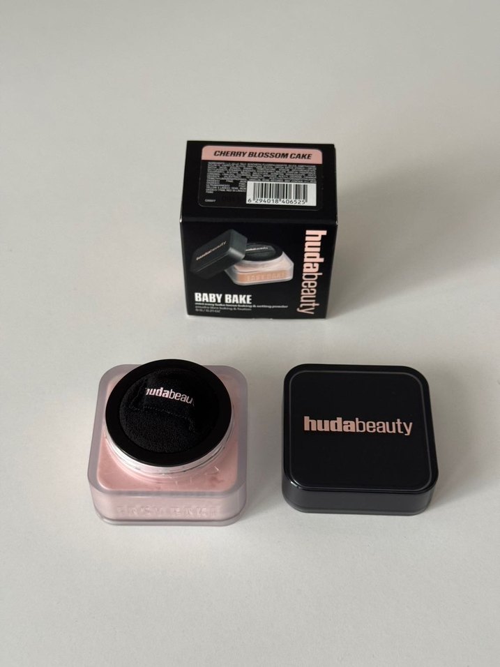 Huda Beauty cherry blossom cake mini pudra | Gardrops