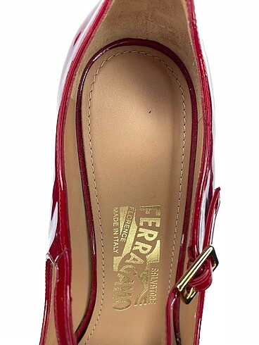 37,5 Beden kırmızı Renk Salvatore Ferragamo Dolgu Topuk %70 İndirimli.