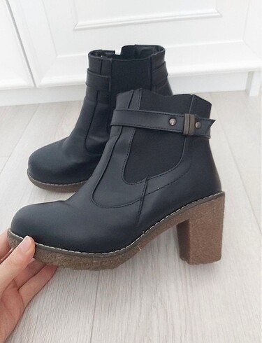 LC Waikiki Topuklu bot