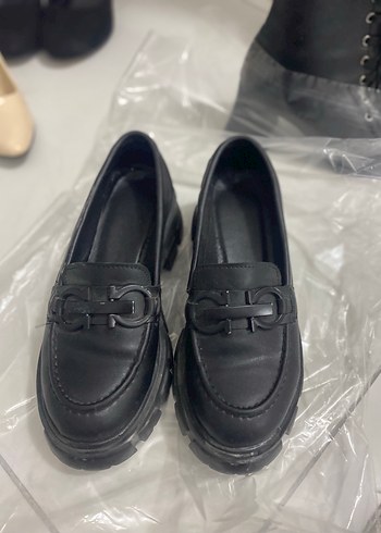 Siyah Tokalı Kadın Loafer Ayakkabı