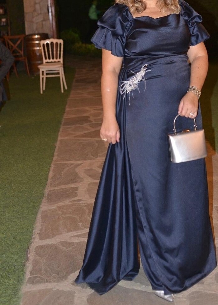 Uzun yırtmaçlı abiye - Görsel 1