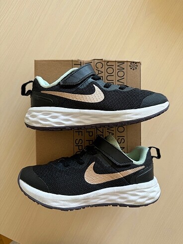 27 Beden Nike çocuk spor ayakkabı