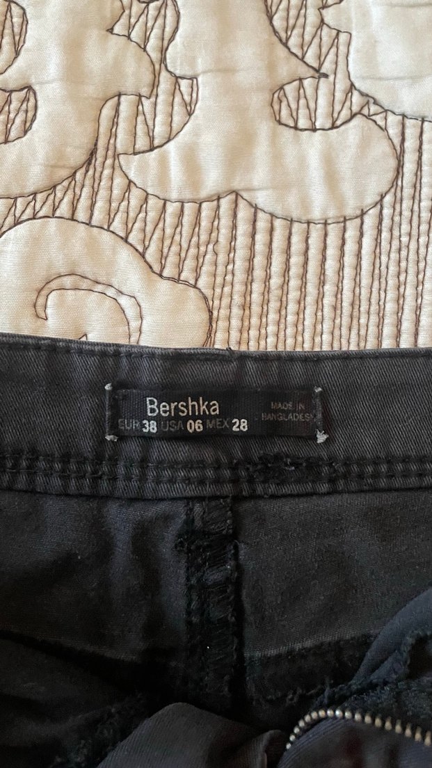 Siyah Düğmeli Mini Denim Şort - Görsel 2