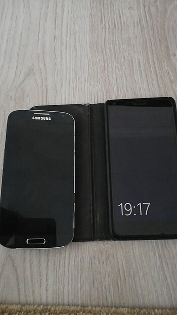 2 ADET TELEFON SAMSUNG S4 VE MİCROSOF