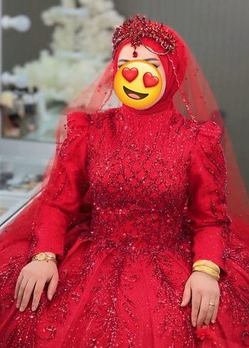 Uzun Kollu Kırmızı Drape İşlemeli Tesettür Gelinlik - Görsel 3