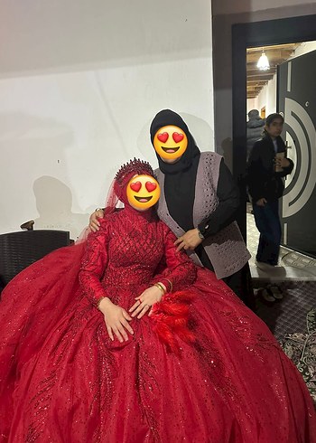 Uzun Kollu Kırmızı Drape İşlemeli Tesettür Gelinlik - Görsel 6