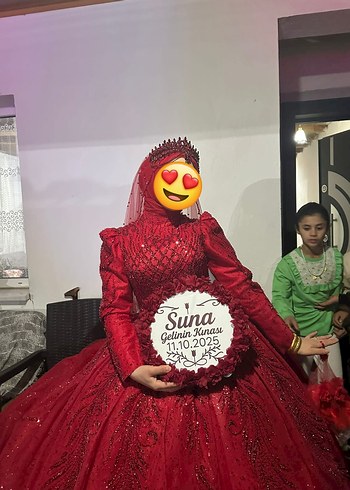 Uzun Kollu Kırmızı Drape İşlemeli Tesettür Gelinlik - Görsel 2