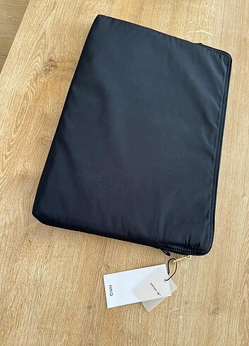 Beden siyah Renk ORJİNAL MANGO MNG LAPTOP ÇANTASI LAPTOP KILIFI