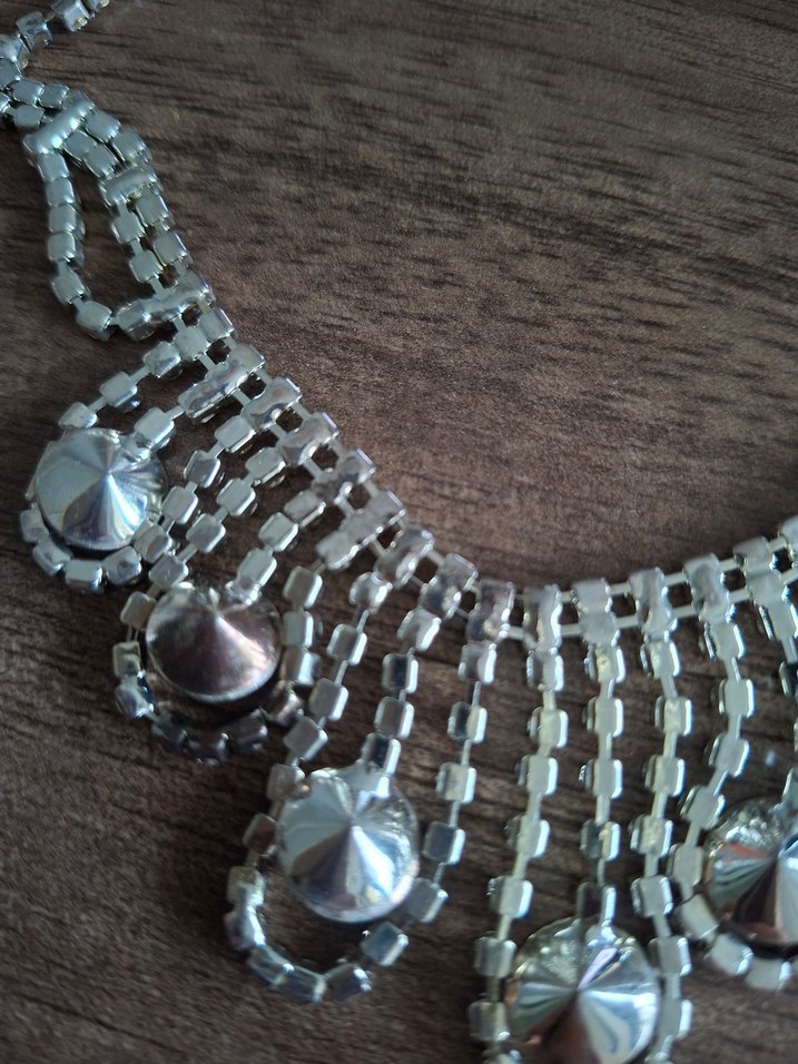 Kırmızı Taşlı İşlemeli Kadın kolye - Görsel 3