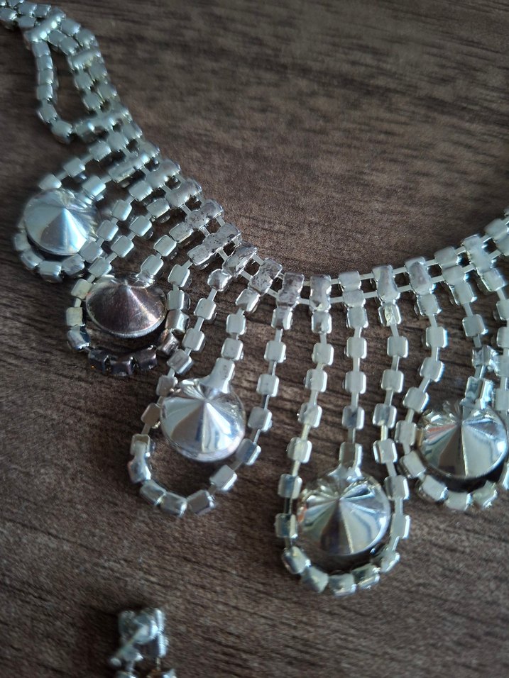 Kırmızı Taşlı İşlemeli Kadın kolye - Görsel 4