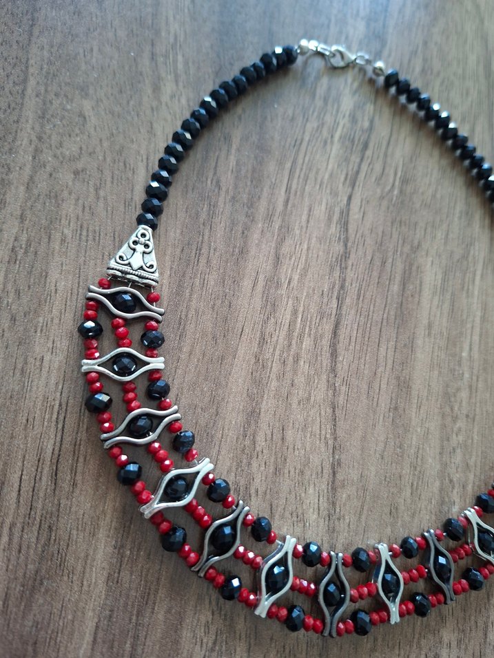 Uzun Kırmızı Nakışlı Gotik Boncuklu Kolye - Görsel 2