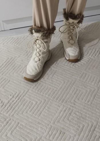 Kürklü Beyaz Kadın Dolgu Topuk Bot - Görsel 3