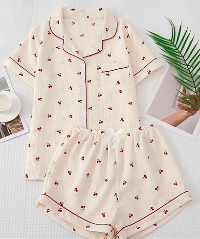 Kiraz desenli pijama takımı